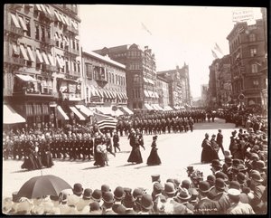 Polizia che marcia in una parata della polizia di New York, New York, 1898